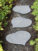 Leaf Garden Stepping Stone | Decorative Walkway Stepping Stones for Outdoor Garden Flowerbed & Lawn Yard Pathway | Weatherproof & Anti-Slip Rubber Pavers - 16" L x 16" W x 3/4" H - Image 4