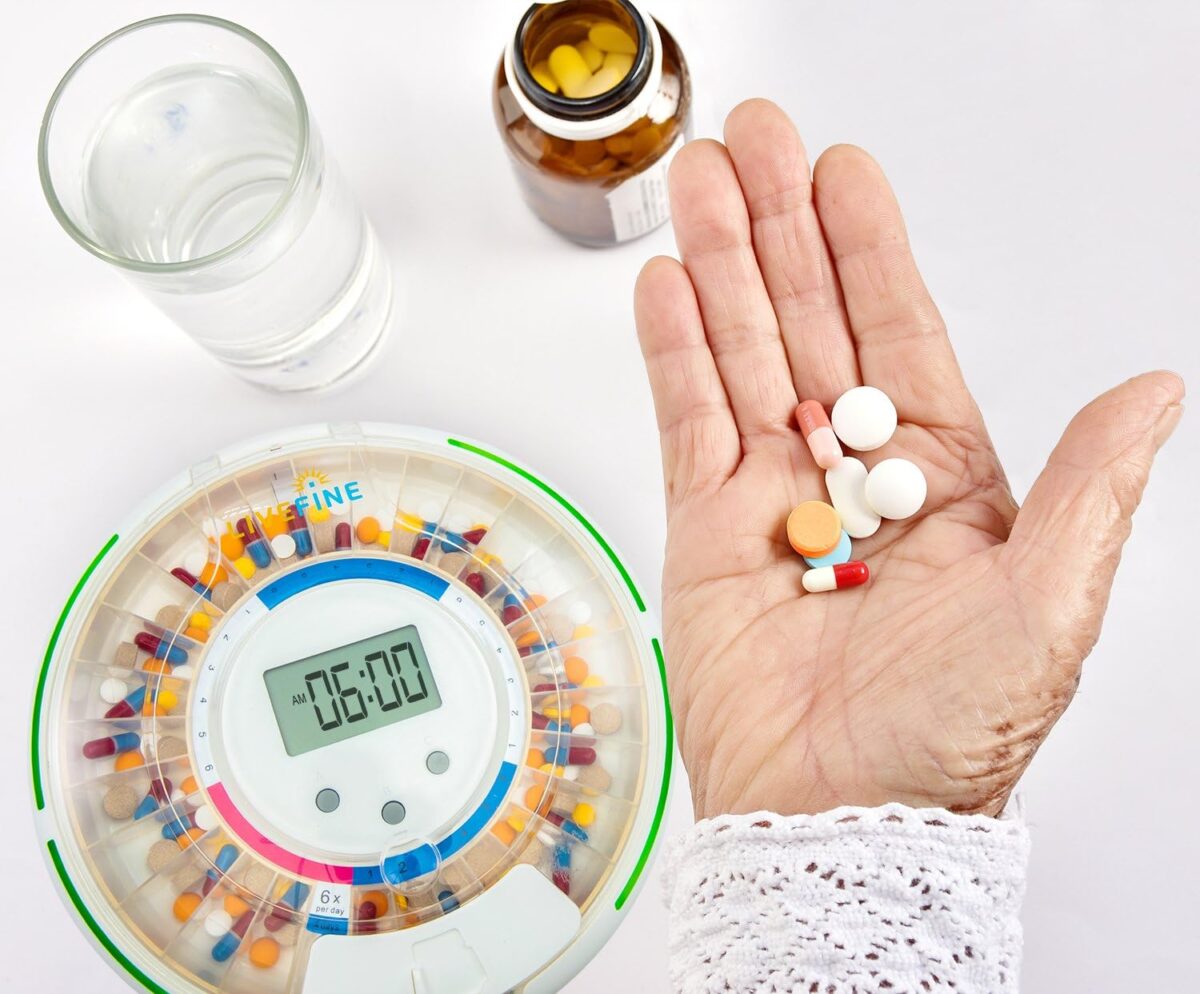Live Fine Automatic Pill Dispenser with 28-Day Electronic Medication Organizer, 6 Dosage Templates, Easy-Read LCD Display, Sound & Light Alerts & Key for Prescriptions, Vitamins, Supplements & More - Image 8