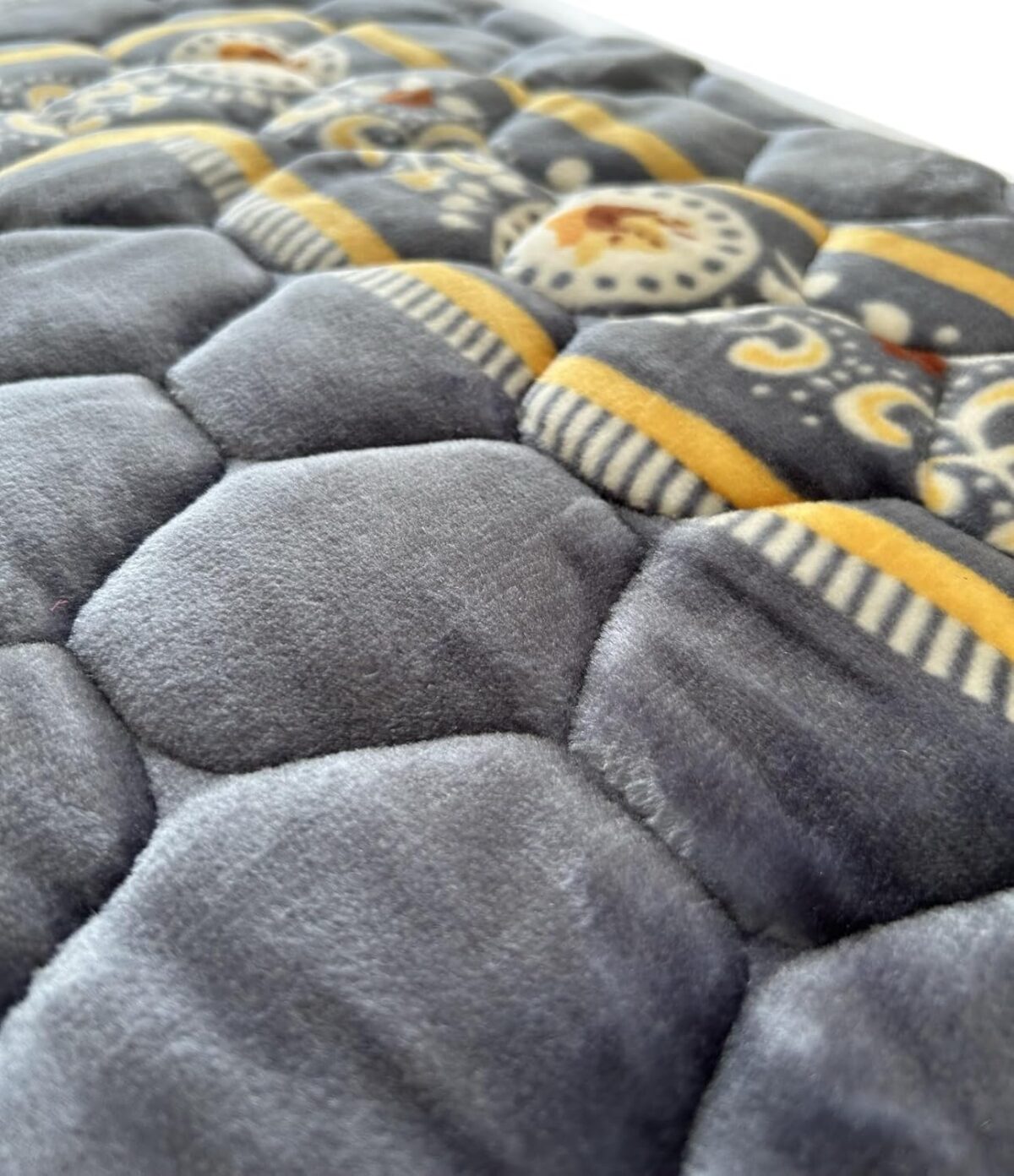 Prayer Rug Muslim Mat Islamic - Padded Very Thick Prayer Rug Sajadah for Men Women with Islam Prayer Beads for Eid Travel Ramadan, Soft and Luxury (Grey) - Image 4