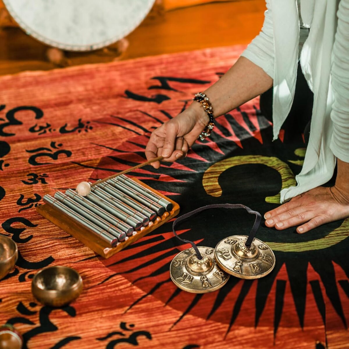 Foraineam Tingsha Cymbals Meditation Chime Bells, 2.5 Inch Brass Tibetan Tingsha Bells Relaxation Musical Instruments for Mindfulness, Chakra Healing, Stress Relief, Sound Awakening, Yoga Meditation - Image 4