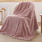 Bedsure Cozy Throw Blanket for Women - Pink Soft Throw Blankets for Couch, Cute Small Fleece Gifts for Girls, 50x60 Inches - Image 2