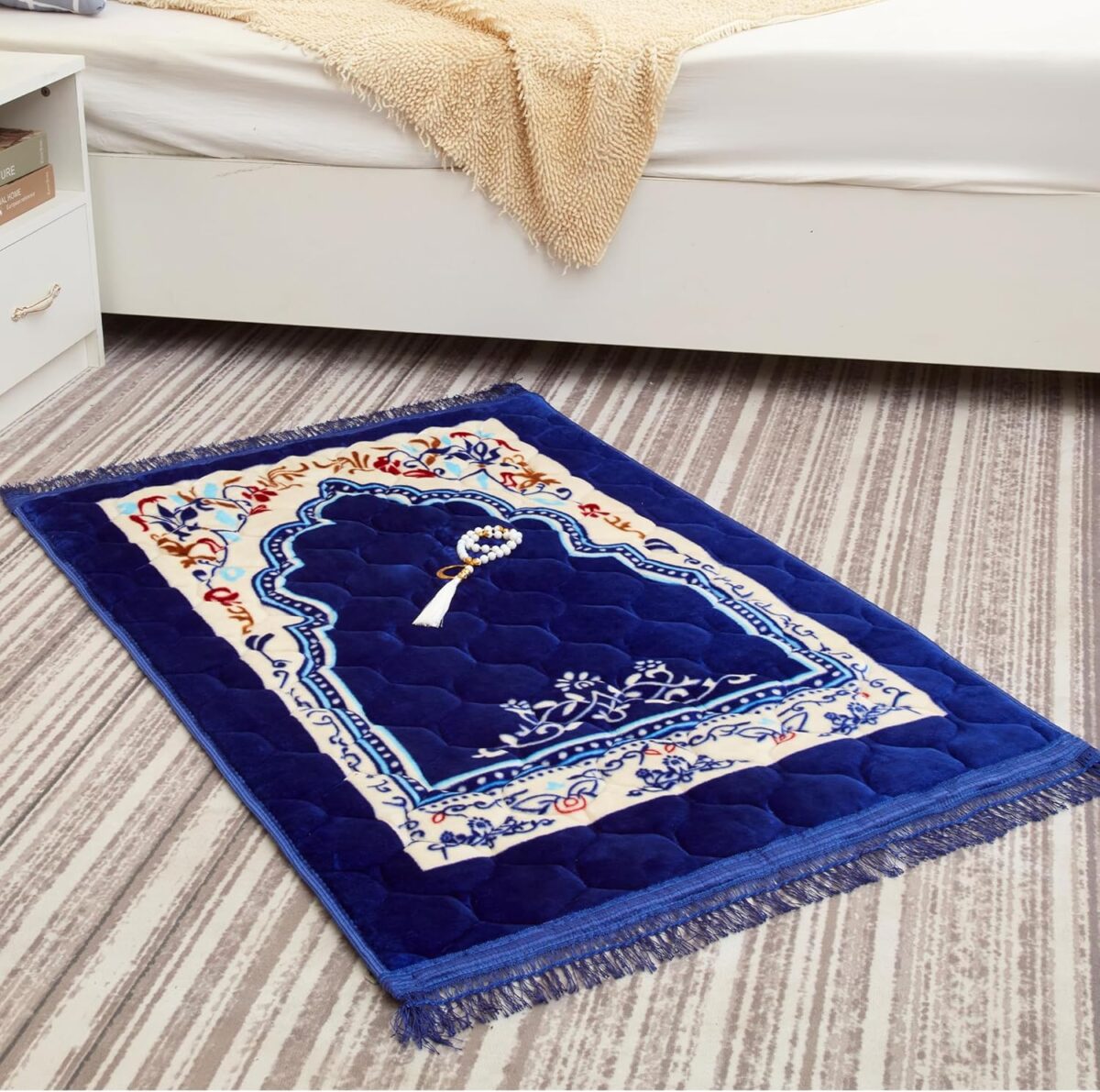 Muslim Prayer Rug with Tasbih Prayer Beads, Soft Large Prayer Matt Islam, Padded Islamic Prayer Mat Thick for Men and Women, Janamaz, Sajadah (31.5" x 47.2", Royal Blue) - Image 7
