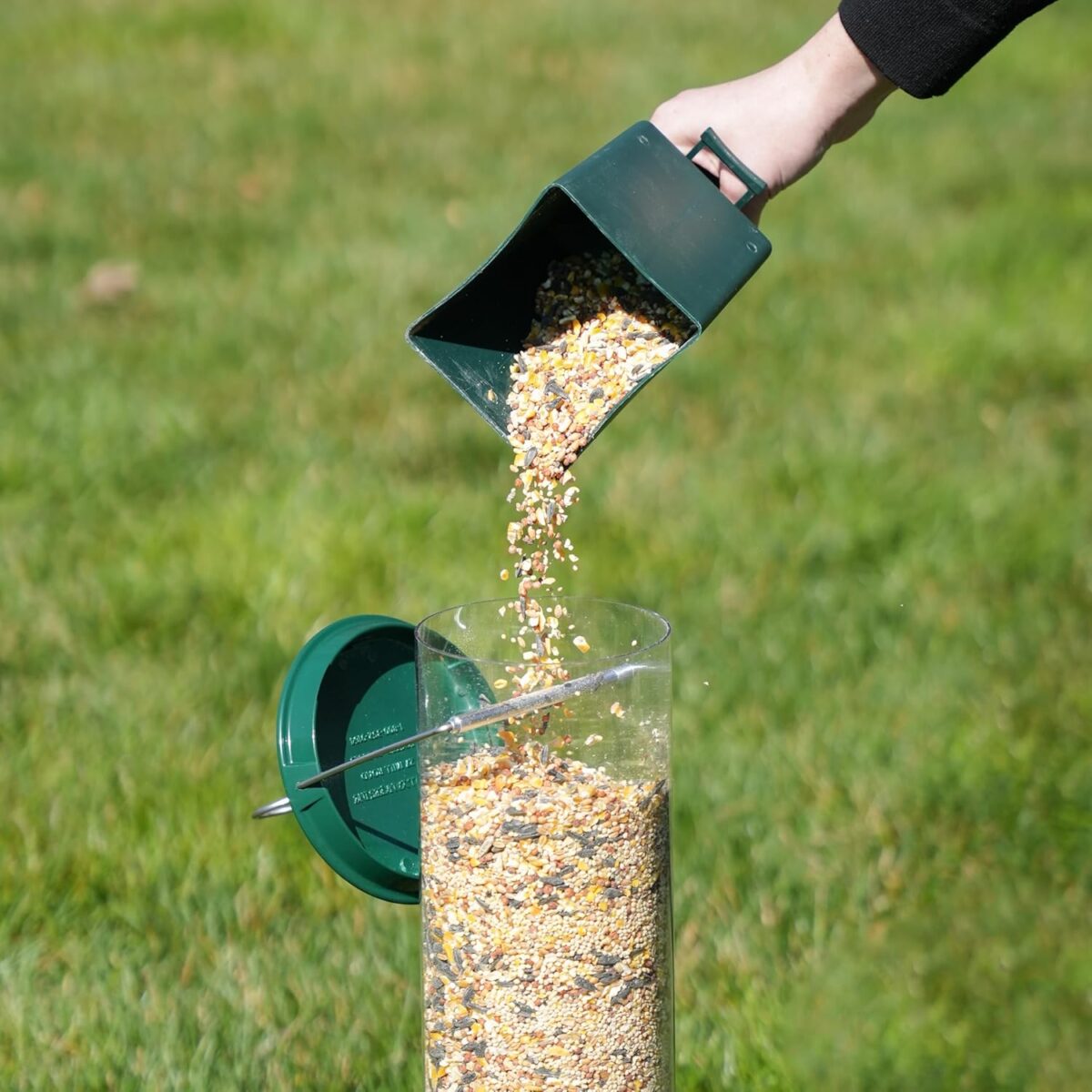 Droll Yankees YF-M Yankee Flipper Squirrel-Proof Wild Bird Feeder With Weight Activated Rotating Perch - 5Lbs Seed Capacity - Image 5